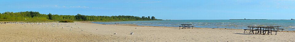 The sandy shoreline of Beach 1 at Presqu’ile Provincial Park